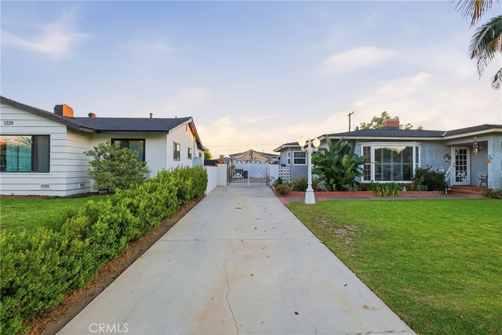 1222 E Elgenia Property Photo 3