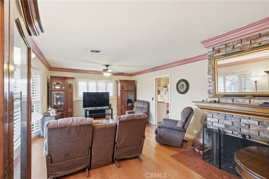1222 E Elgenia Property Photo 5