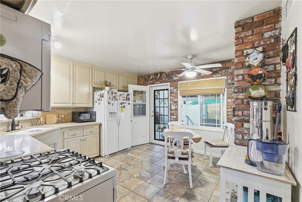 1222 E Elgenia Property Photo 12