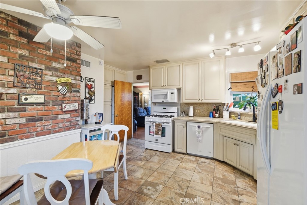 1222 E Elgenia Property Photo 13