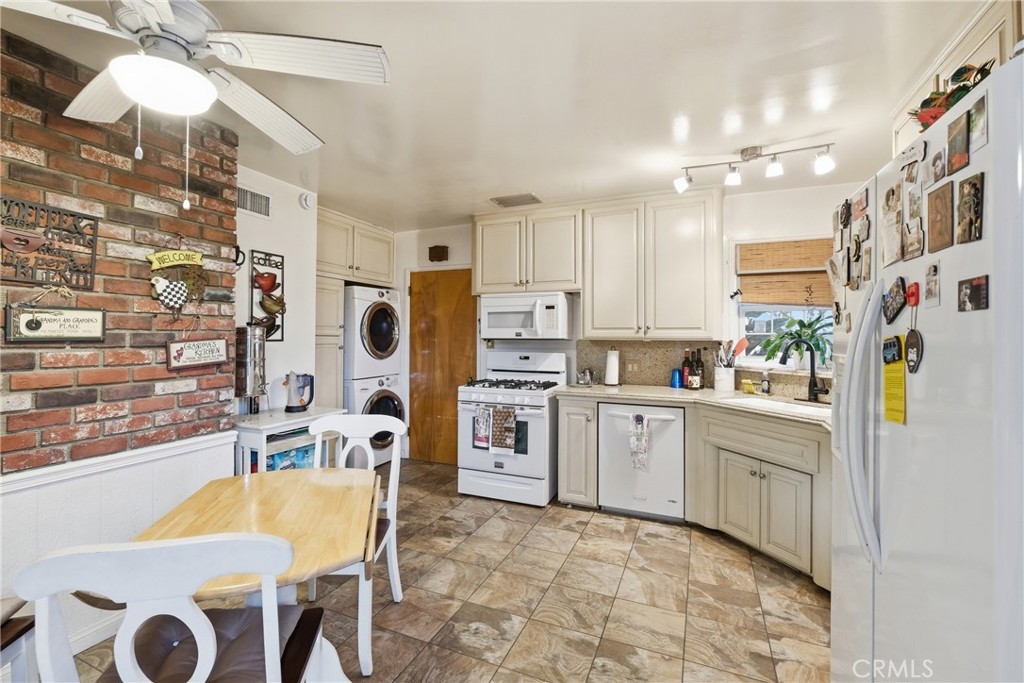1222 E Elgenia Property Photo 14