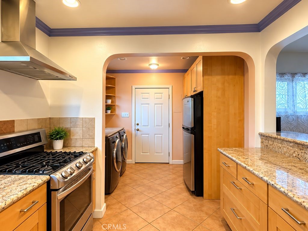 945 Walnut Property Photo 8