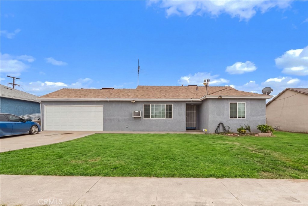 571 N Lilac Avenue Property Photo 1
