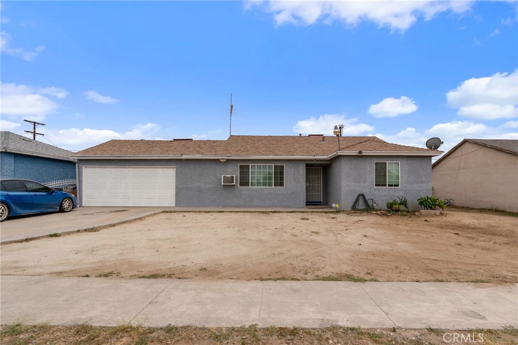 571 N Lilac Avenue Property Photo 2