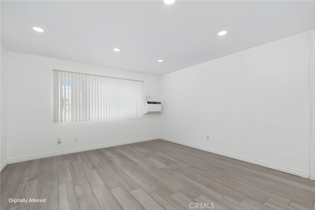 571 N Lilac Avenue Property Photo 4