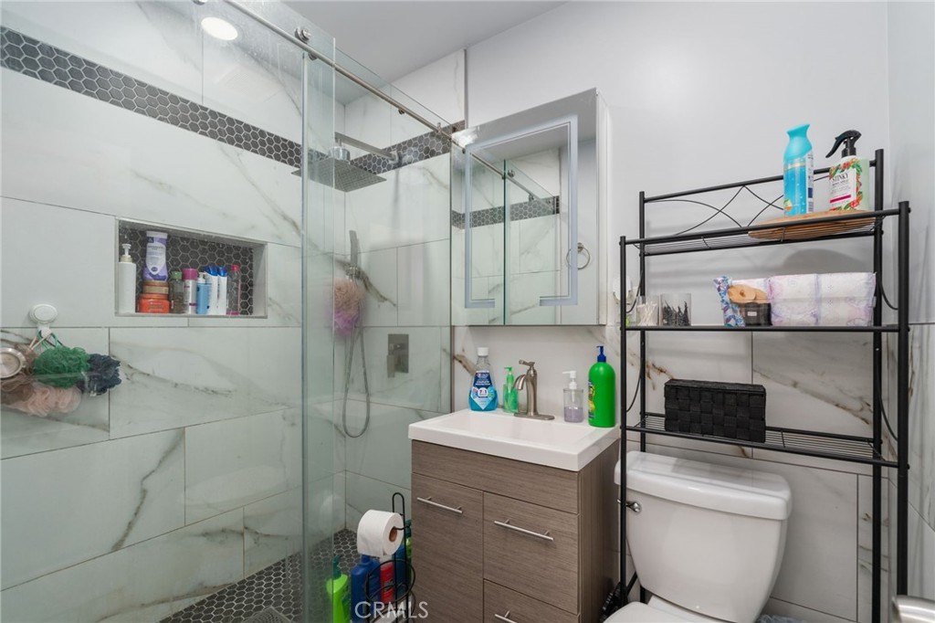 571 N Lilac Avenue Property Photo 13