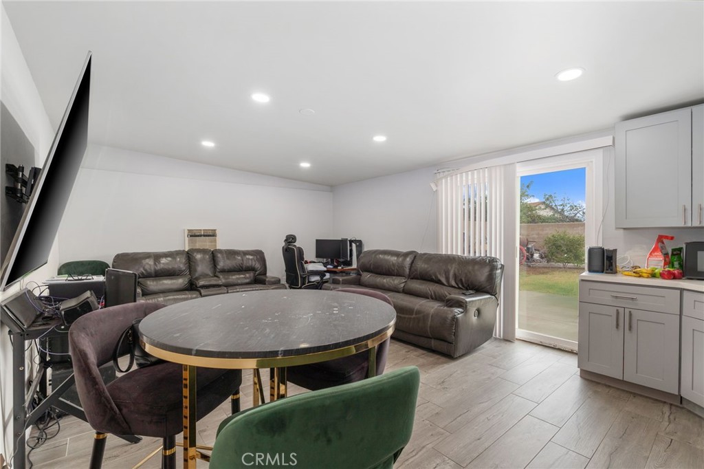 571 N Lilac Avenue Property Photo 15
