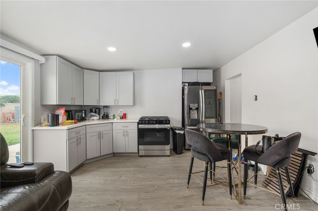 571 N Lilac Avenue Property Photo 17