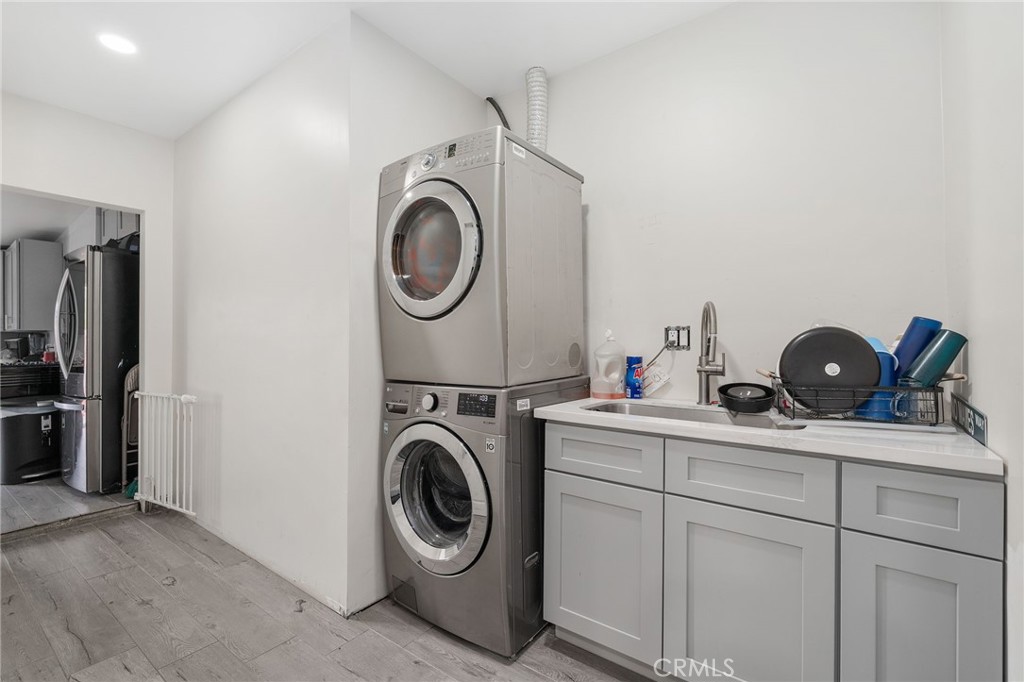 571 N Lilac Avenue Property Photo 21