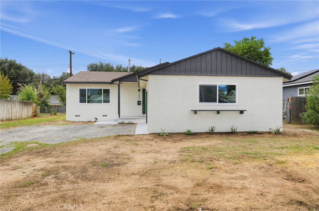 1585 W 16th Street Property Photo 1