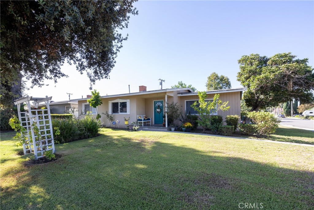 1122 W Service Property Photo 1