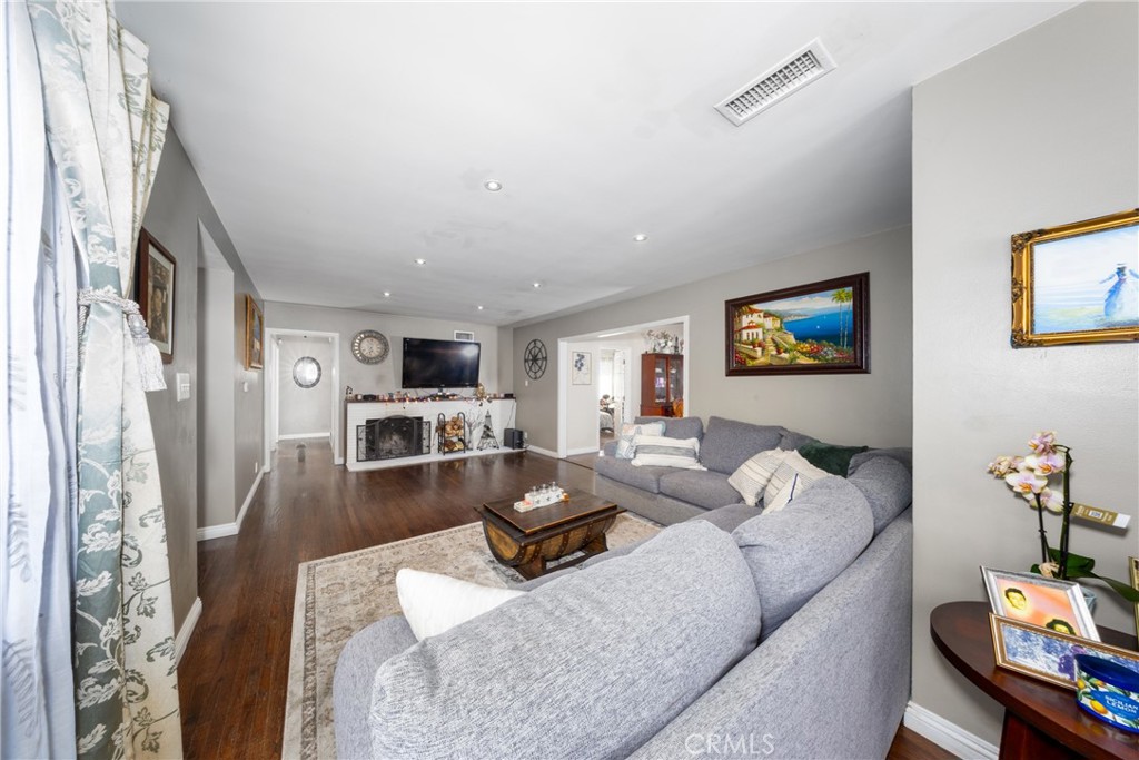 1122 W Service Property Photo 6