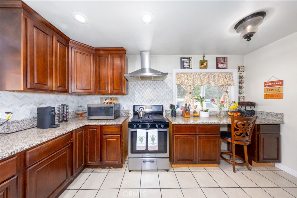 1122 W Service Property Photo 11
