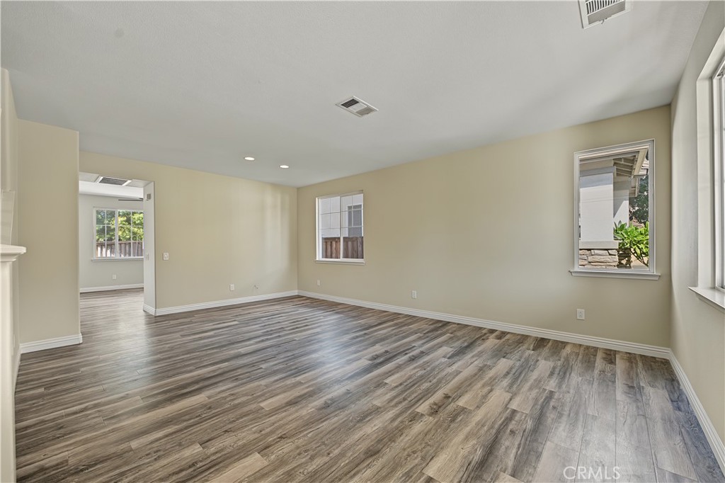 1561 N Catskills Property Photo 3