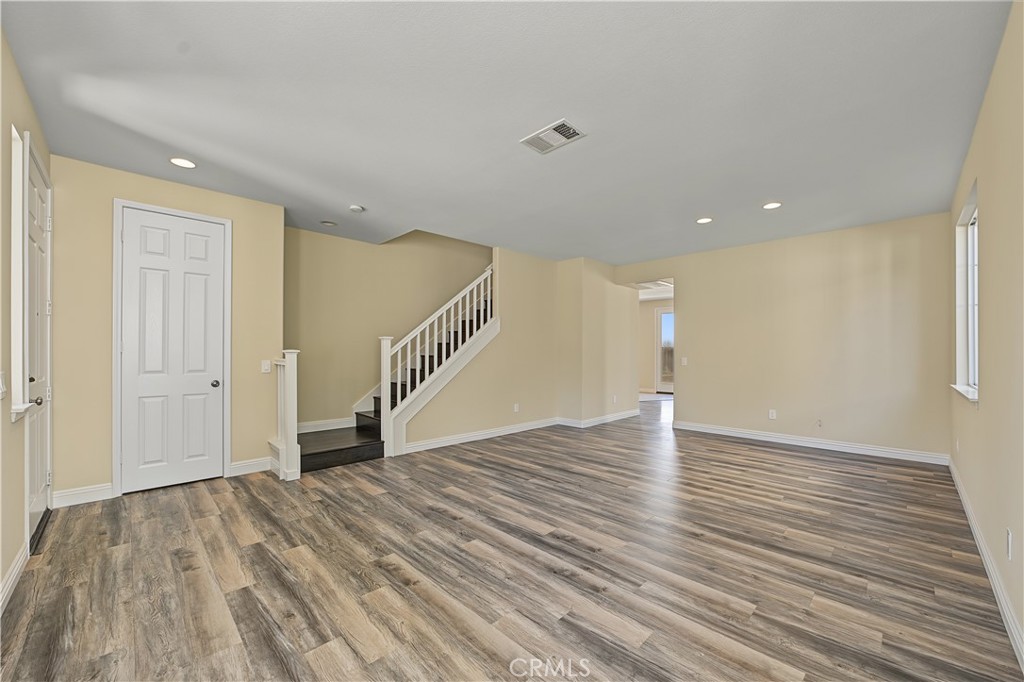 1561 N Catskills Property Photo 7
