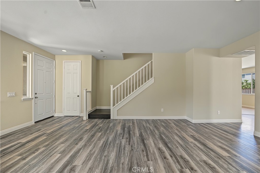 1561 N Catskills Property Photo 8