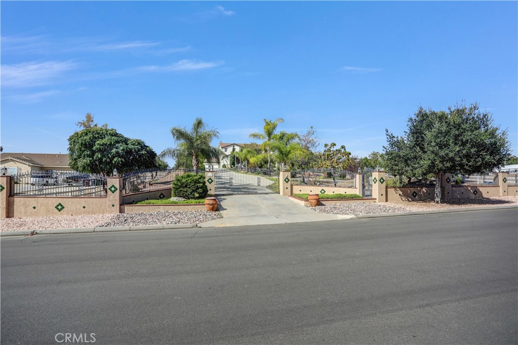 18689 Hawkhill Property Photo 4
