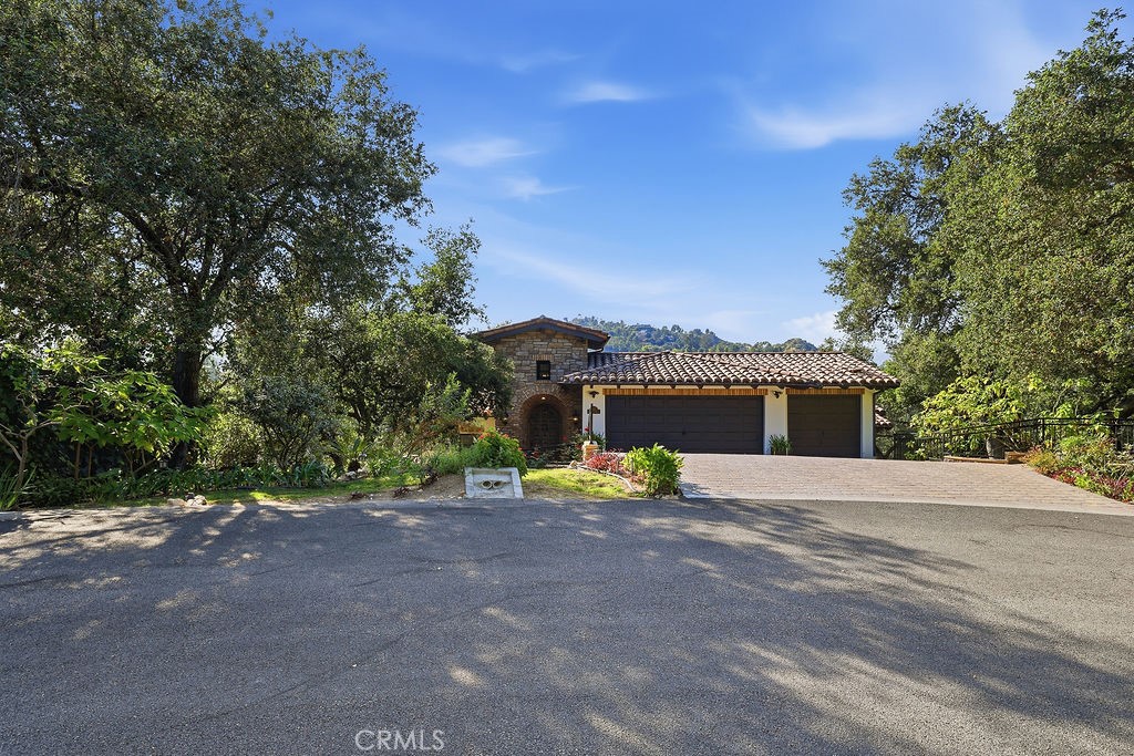 921 Monarch Property Photo 4