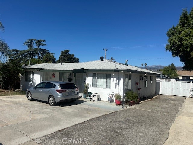 1021 E Badillo Property Photo 1