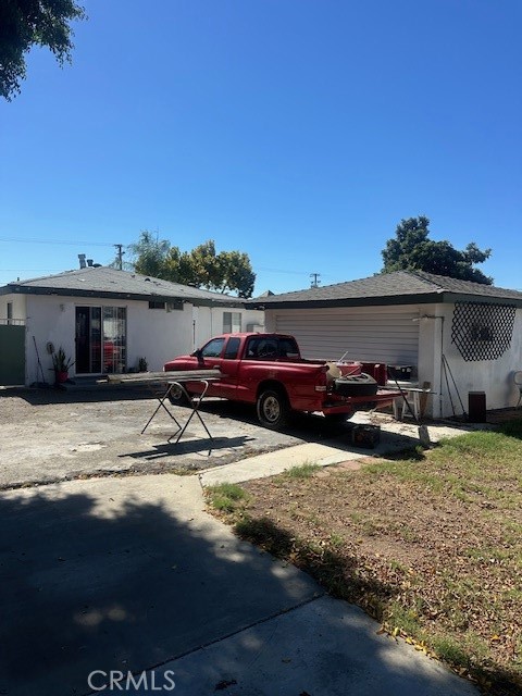 1021 E Badillo Property Photo 3