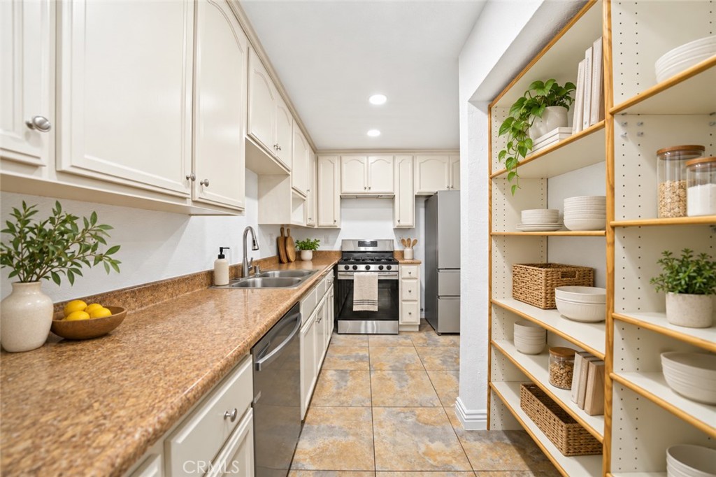 420 Golden Springs Drive Property Photo 8