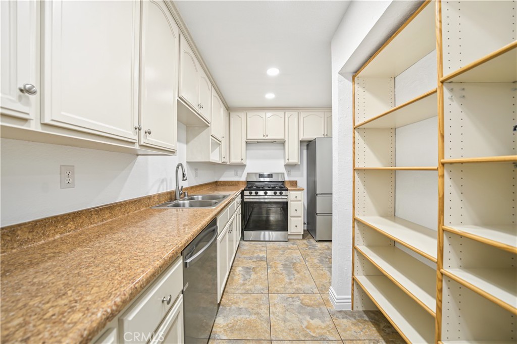 420 Golden Springs Drive Property Photo 9