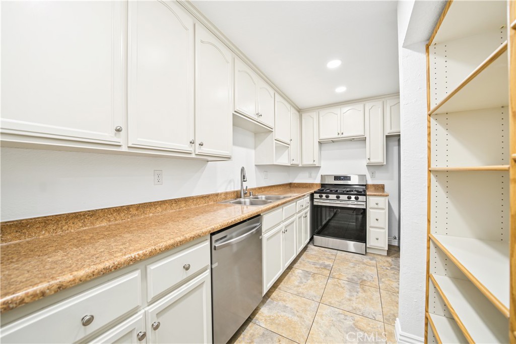 420 Golden Springs Drive Property Photo 10