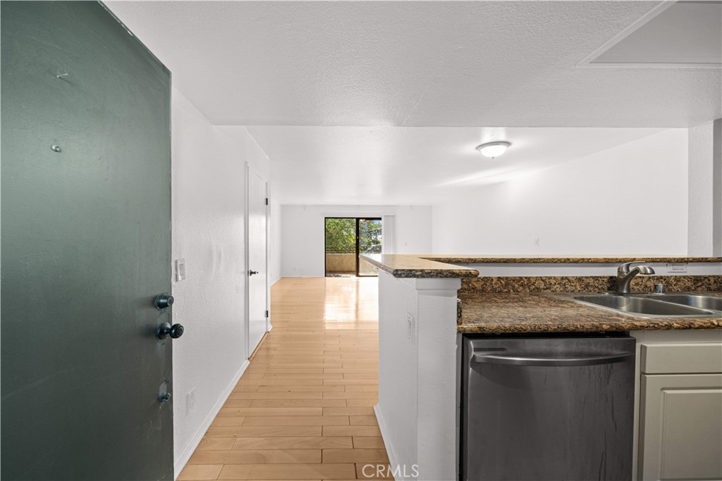 64 N Mar Vista Avenue 103 Property Photo 3