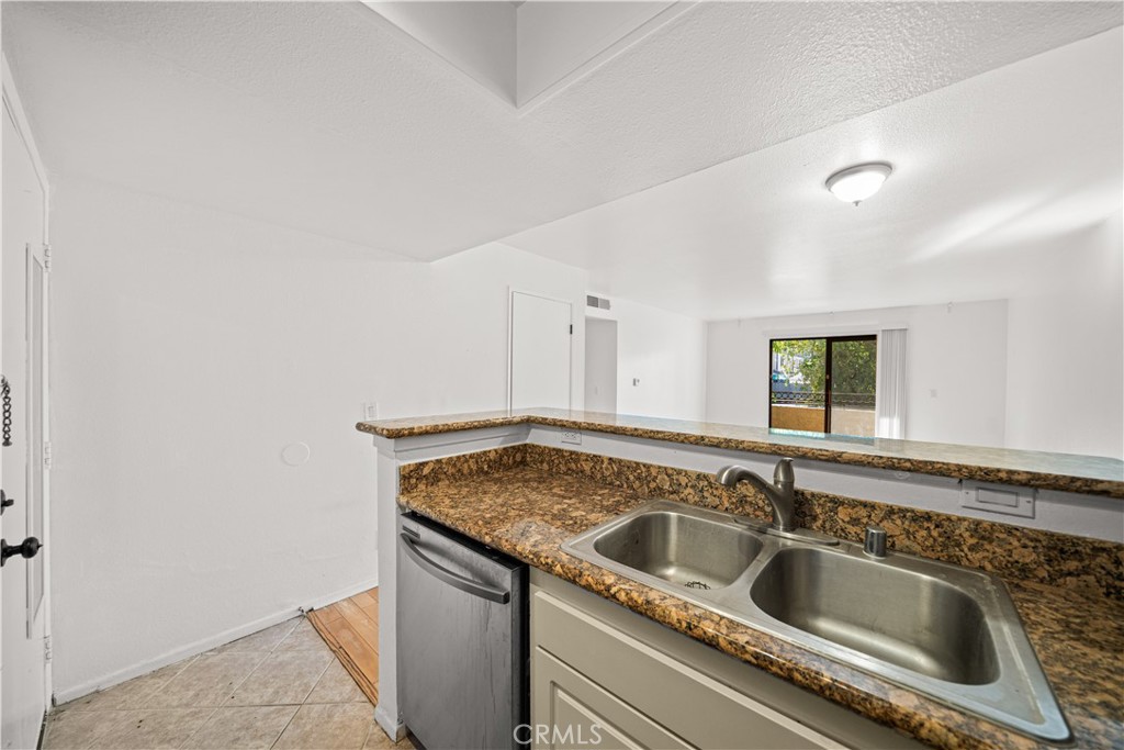 64 N Mar Vista Avenue 103 Property Photo 6