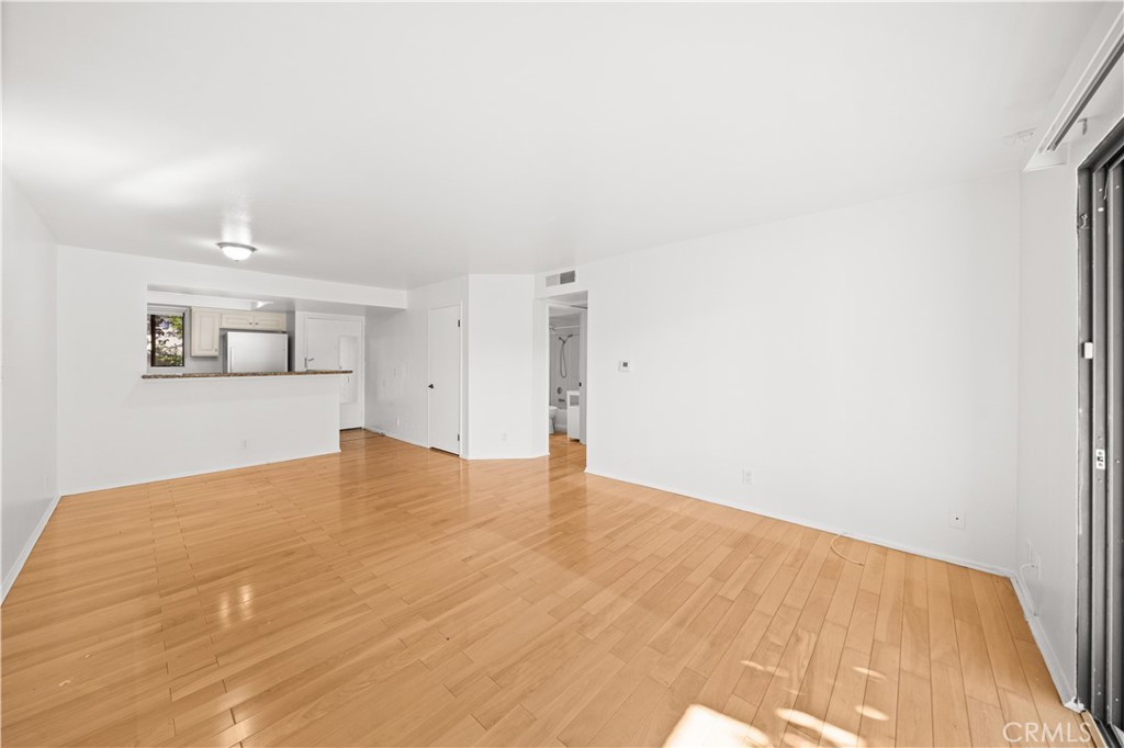 64 N Mar Vista Avenue 103 Property Photo 9