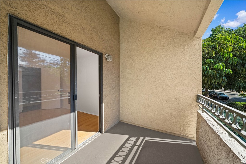 64 N Mar Vista Avenue 103 Property Photo 19