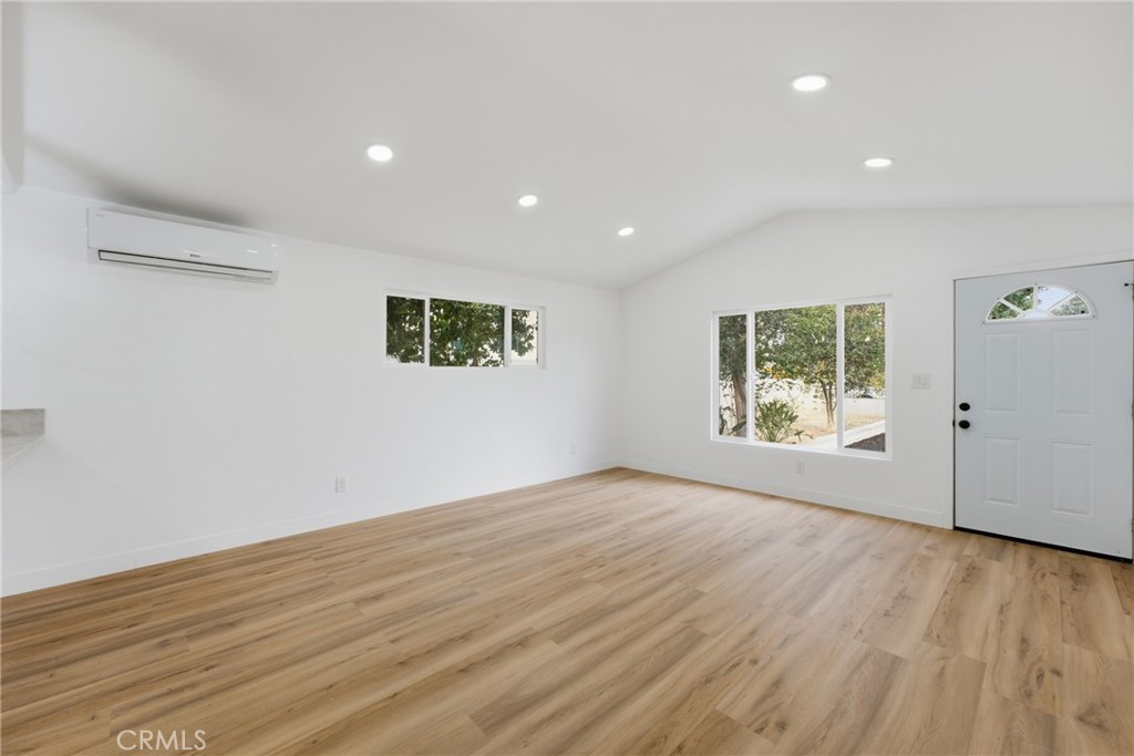 249 N 10th Avenue Property Photo 8