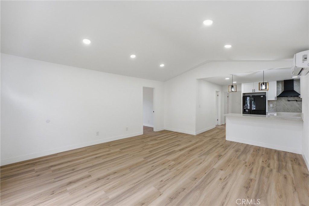 249 N 10th Avenue Property Photo 9