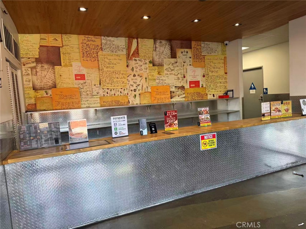 1870 W Washington Boulevard Property Photo 2