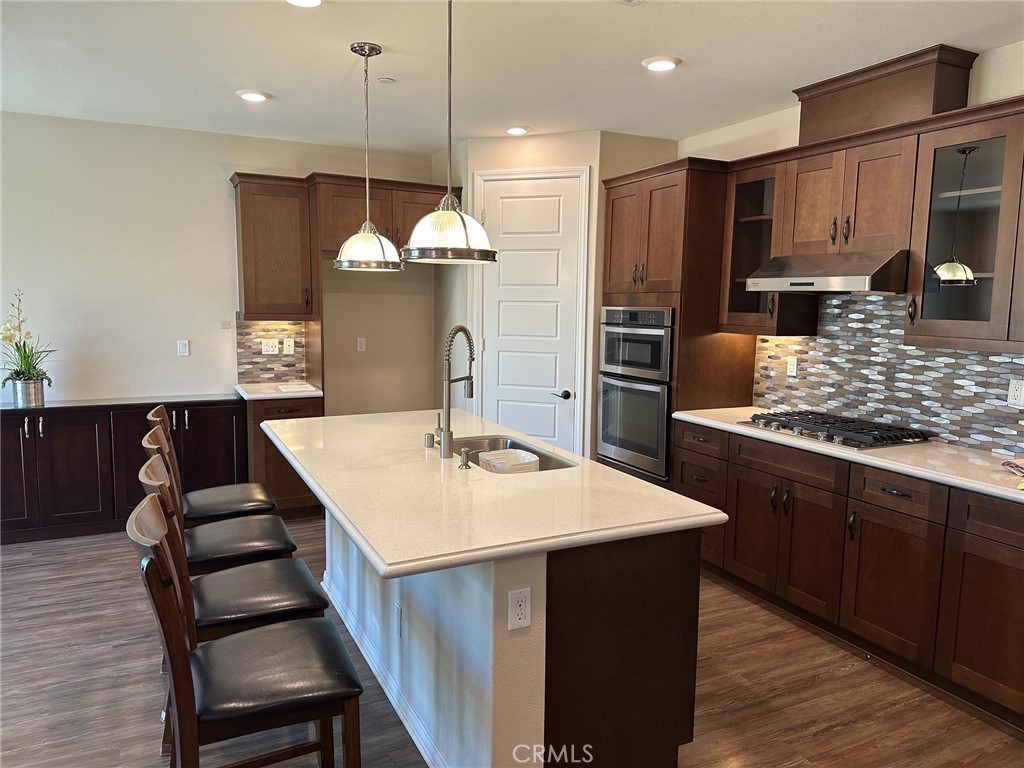 888 Julie Place Property Photo 4
