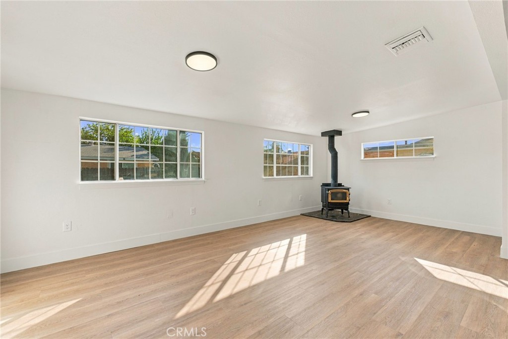 27349 7th Property Photo 13
