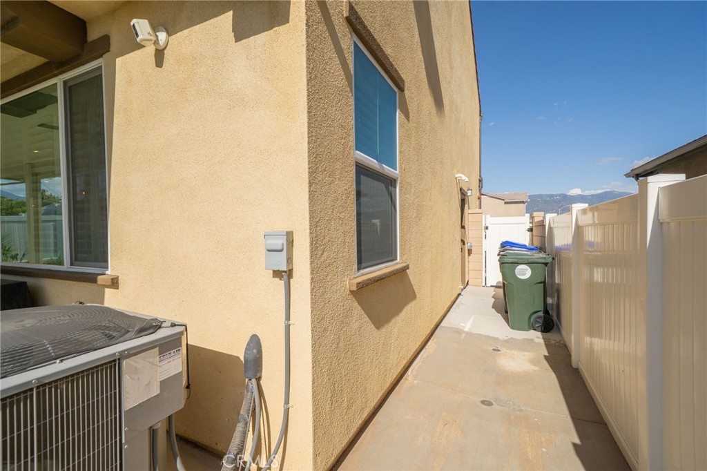 2460 Yellowstone Way Property Photo 39