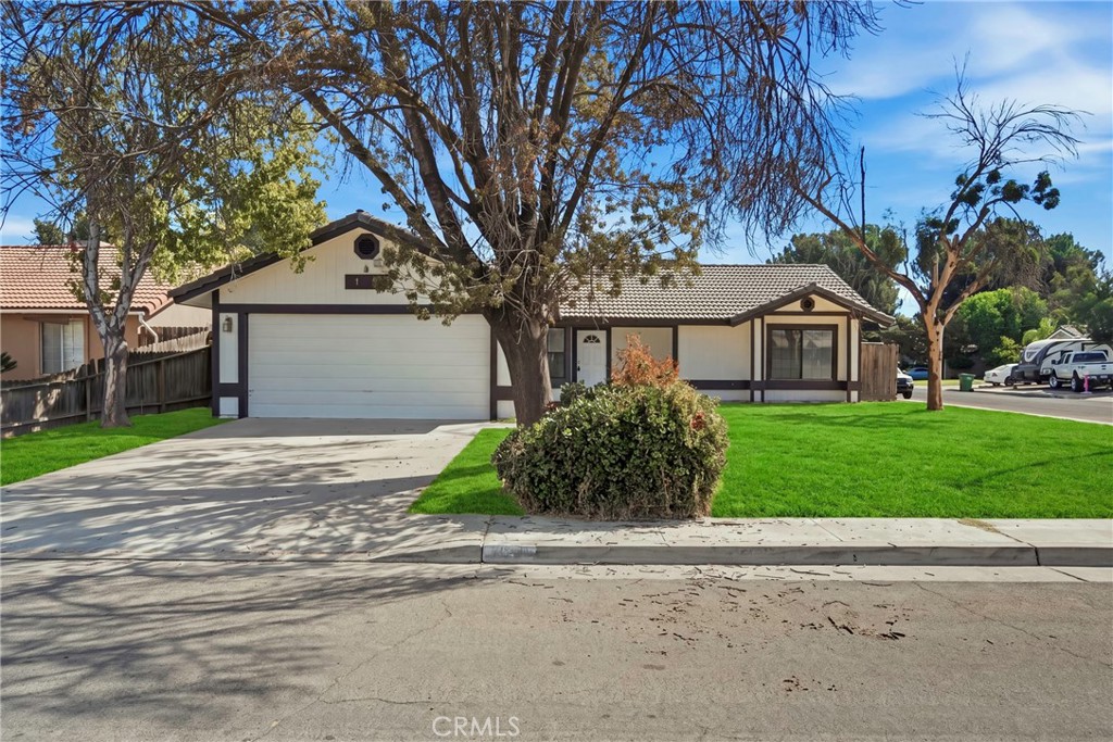 166 N Lyndsay Property Photo 1