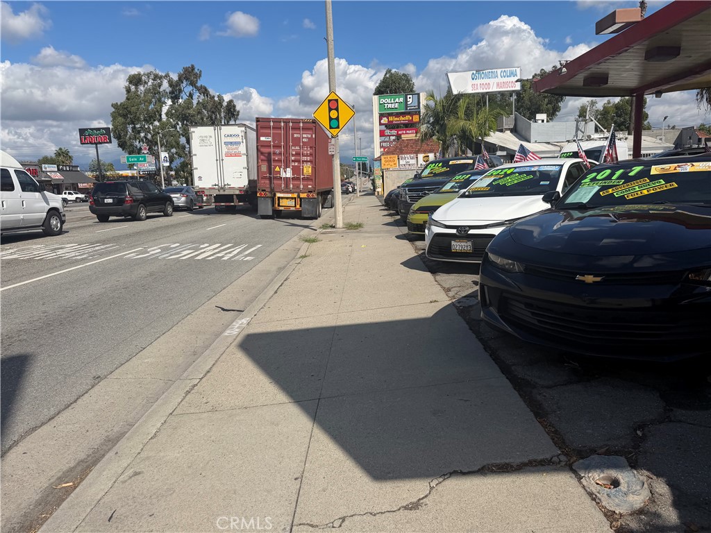 1136 S Hacienda Boulevard Se Property Photo 4
