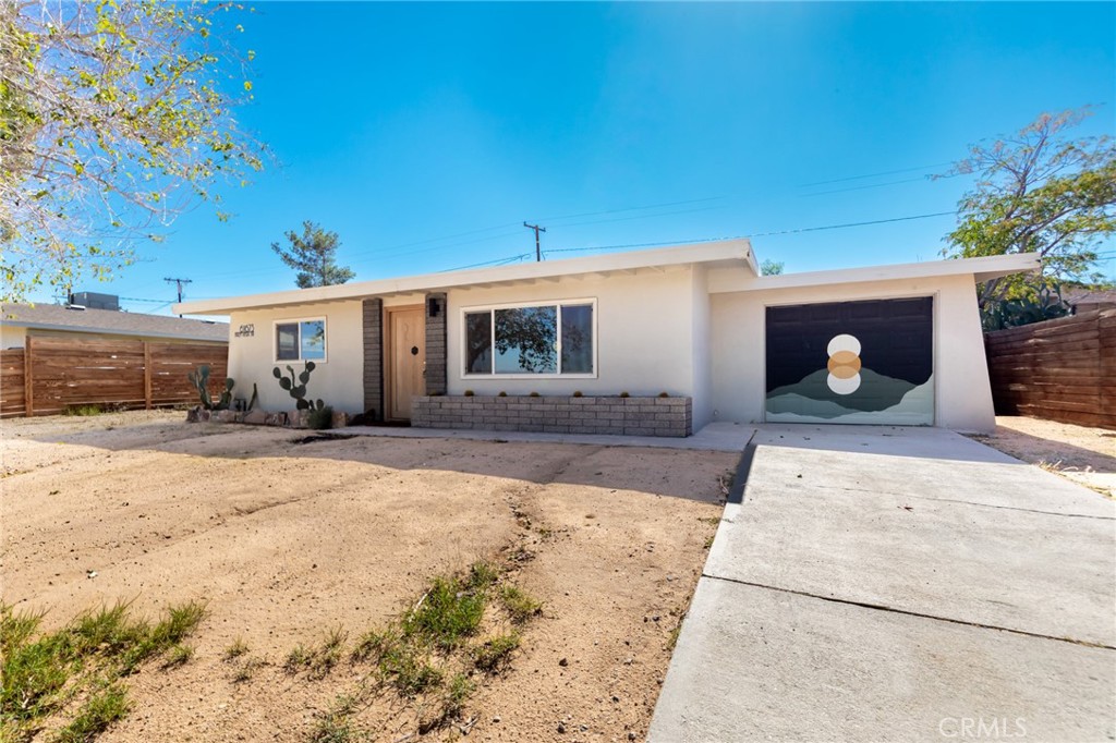 61673 Palm Vista Property Photo 1