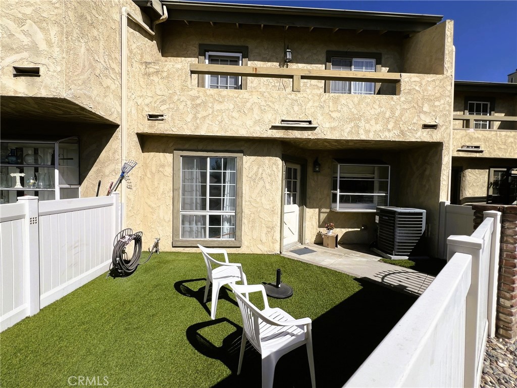 181 W La Verne Avenue 11 Property Photo 1