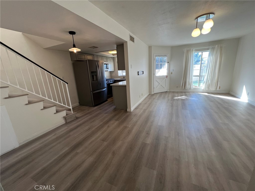 181 W La Verne Avenue 11 Property Photo 2