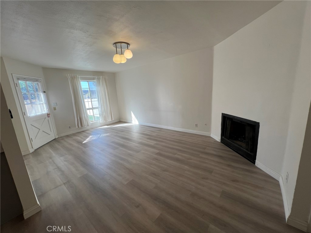 181 W La Verne Avenue 11 Property Photo 3