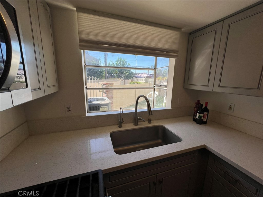 181 W La Verne Avenue 11 Property Photo 7