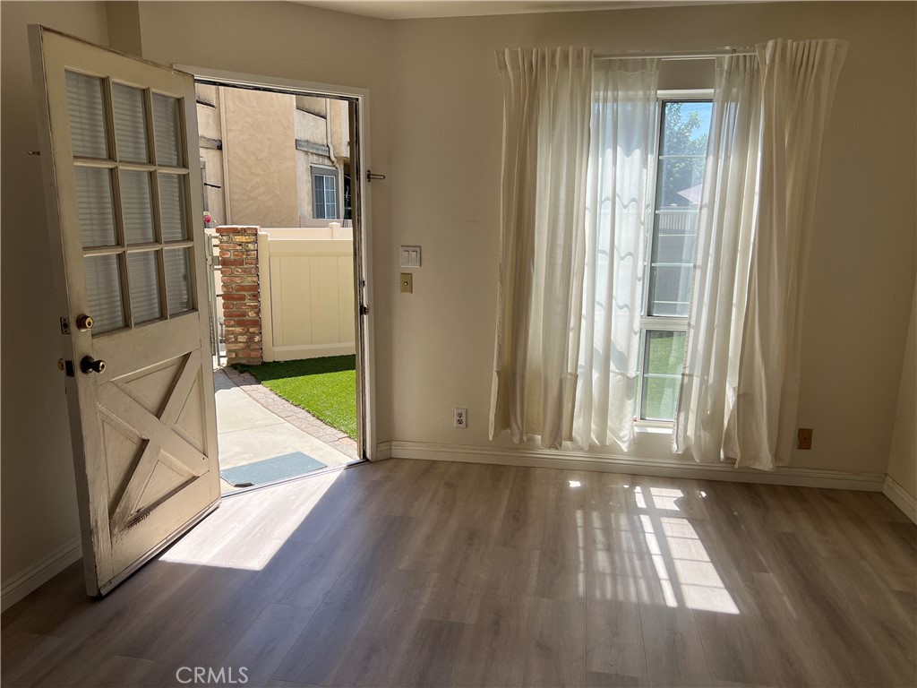 181 W La Verne Avenue 11 Property Photo 22