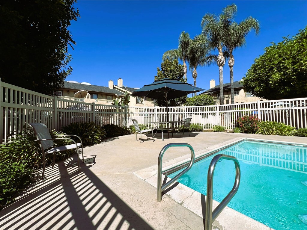 181 W La Verne Avenue 11 Property Photo 24