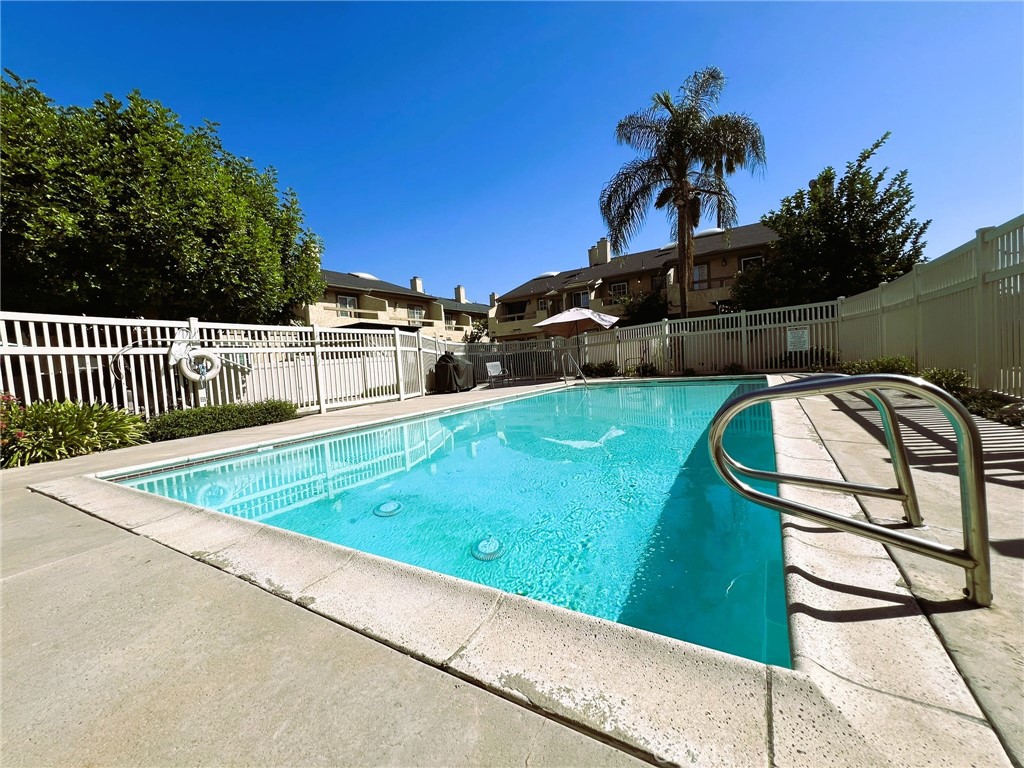 181 W La Verne Avenue 11 Property Photo 25
