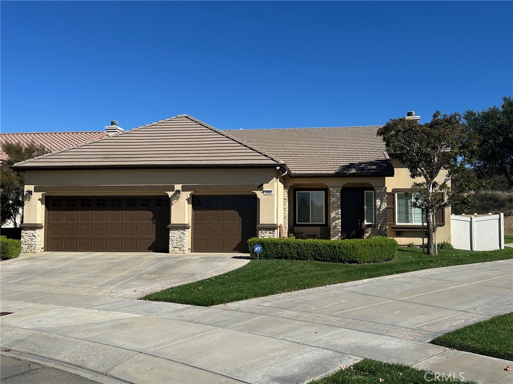 1660 Golden Way Property Photo 1