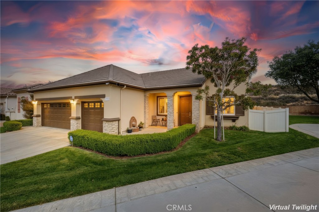 1660 Golden Way Property Photo 3