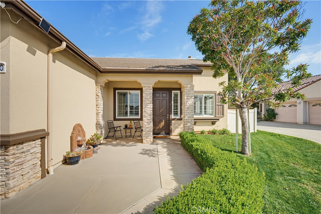 1660 Golden Way Property Photo 4